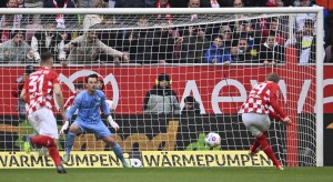 【ブンデスリーガ速報】ヨナタン・ブルカルトがPKで先制点を獲得！勢いづいたFSVマインツ05が勝利