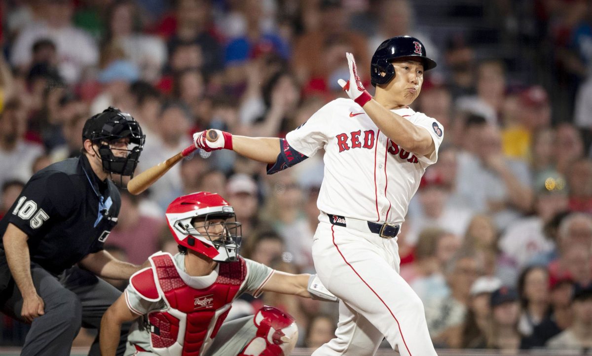 フィリーズ戦の４回、右前打を放つレッドソックス・吉田＝ボストン（ゲッティ＝共同）