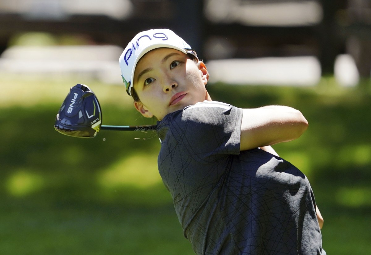 第１ラウンド、６番でティーショットを放つ渋野日向子＝サハリーＣＣ（共同）