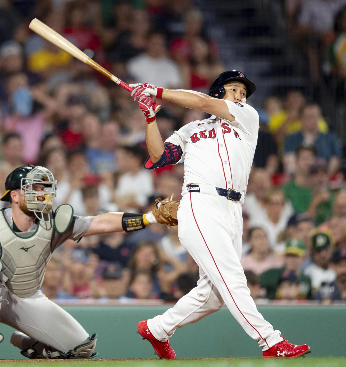 アスレチックス戦の６回、４号２ランを放つレッドソックス・吉田＝ボストン（ゲッティ＝共同）
