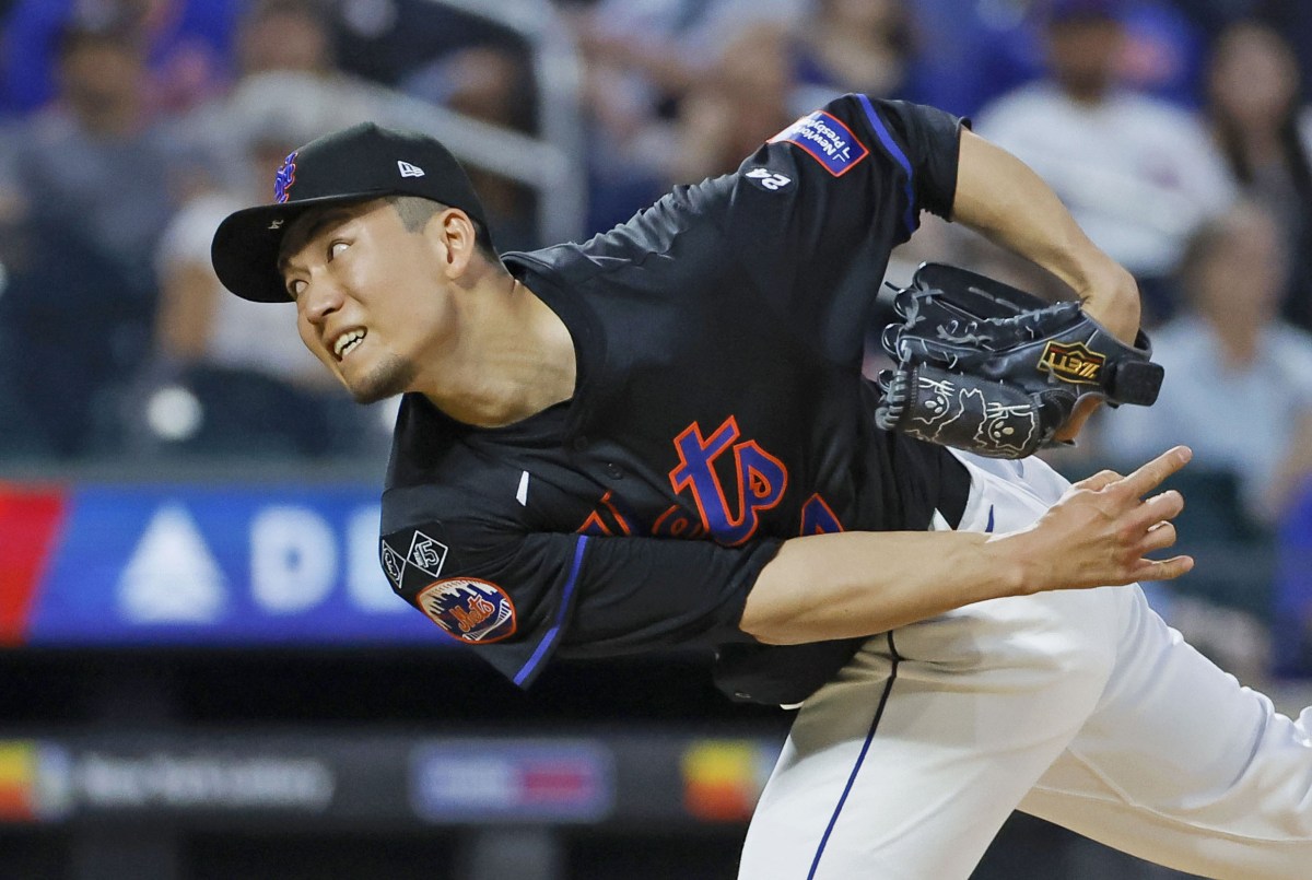 ブレーブス戦に先発で今季初登板し、５回⅓を２安打２失点で初勝利を挙げ、日米通算１００勝としたメッツ・千賀＝ニューヨーク（共同）