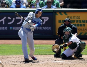７回、空振り三振の大谷 米大リーグ・大谷 　アスレチックス戦の７回、空振り三振に倒れたドジャース・大谷＝オークランド（共同）