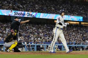 パイレーツ戦の７回、申告敬遠されたドジャース・大谷＝ロサンゼルス（共同）