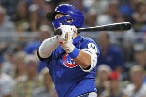 パイレーツ戦の６回に適時打を放つカブス・鈴木。この試合、６打数４安打１打点だった＝ピッツバーグ（ＵＳＡトゥデー・ロイター＝共同）