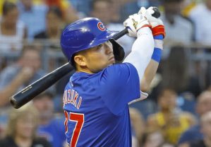 パイレーツ戦の４回、１９号２ランを放つカブス・鈴木＝ピッツバーグ（ゲッティ＝共同）