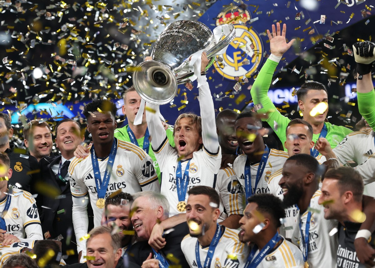 June 1, 2024, London: London, England, 1st June 2024. Luka Modric of Real Madrid lifts the Champions League Trophy during the UEFA Champions League final match at Wembley Stadium, London. (Credit Image: © David Klein/CSM via ZUMA Press Wire)、クレジット：©Ｄａｖｉｄ　Ｋｌｅｉｎ／ＣＳＭ　ｖｉａ　ＺＵＭＡ　Ｐｒｅｓｓ　Ｗｉｒｅ／共同通信イメージズ