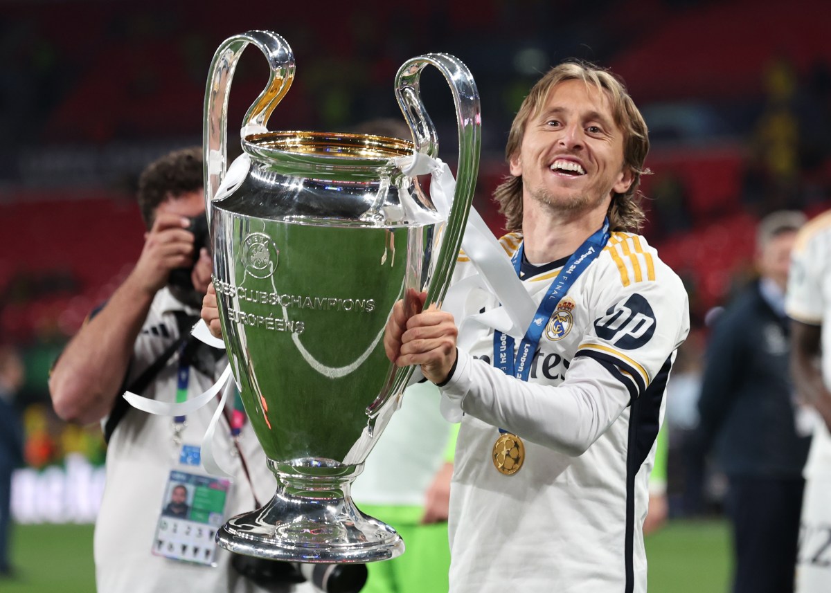  June 1, 2024, London: London, England, 1st June 2024. Luka Modric of Real Madrid celebrates with the trophy during the UEFA Champions League final match at Wembley Stadium, London. (Credit Image: c David Klein/CSM via ZUMA Press Wire)クレジット：cＤａｖｉｄ　Ｋｌｅｉｎ／ＣＳＭ　ｖｉａ　ＺＵＭＡ　Ｐｒｅｓｓ　Ｗｉｒｅ／共同通信イメージズ