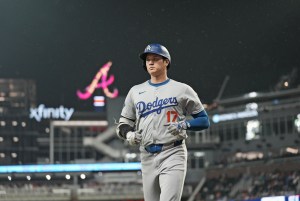ブレーブス戦の５回、左飛に倒れたドジャース・大谷＝アトランタ（共同）