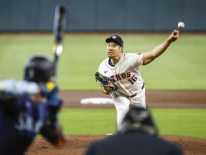 マリナーズ戦に先発し、６回２失点で１０敗目を喫したアストロズ・菊池。８三振を奪いシーズン２００三振に到達した＝ヒューストン（共同）