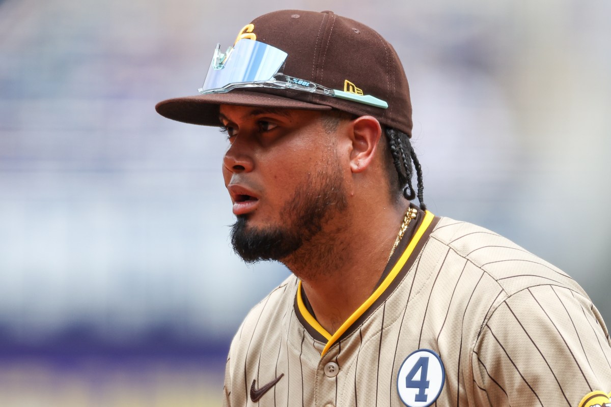 MLB 2024: Padres vs Royals JUN 02 June 2, 2024: San Diego Padres first baseman Luis Arraez (4) during a game against the Kansas City Royals at Kauffman Stadium in Kansas City, MO. David Smith/CSM (Credit Image: c David Smith/CSM via ZUMA Press Wire)、クレジット：cＤａｖｉｄ　Ｓｍｉｔｈ／ＣＳＭ　ｖｉａ　ＺＵＭＡ　Ｐｒｅｓｓ　Ｗｉｒｅ／共同通信イメージズ 「ＺＵＭＡ　Ｐｒｅｓｓ」