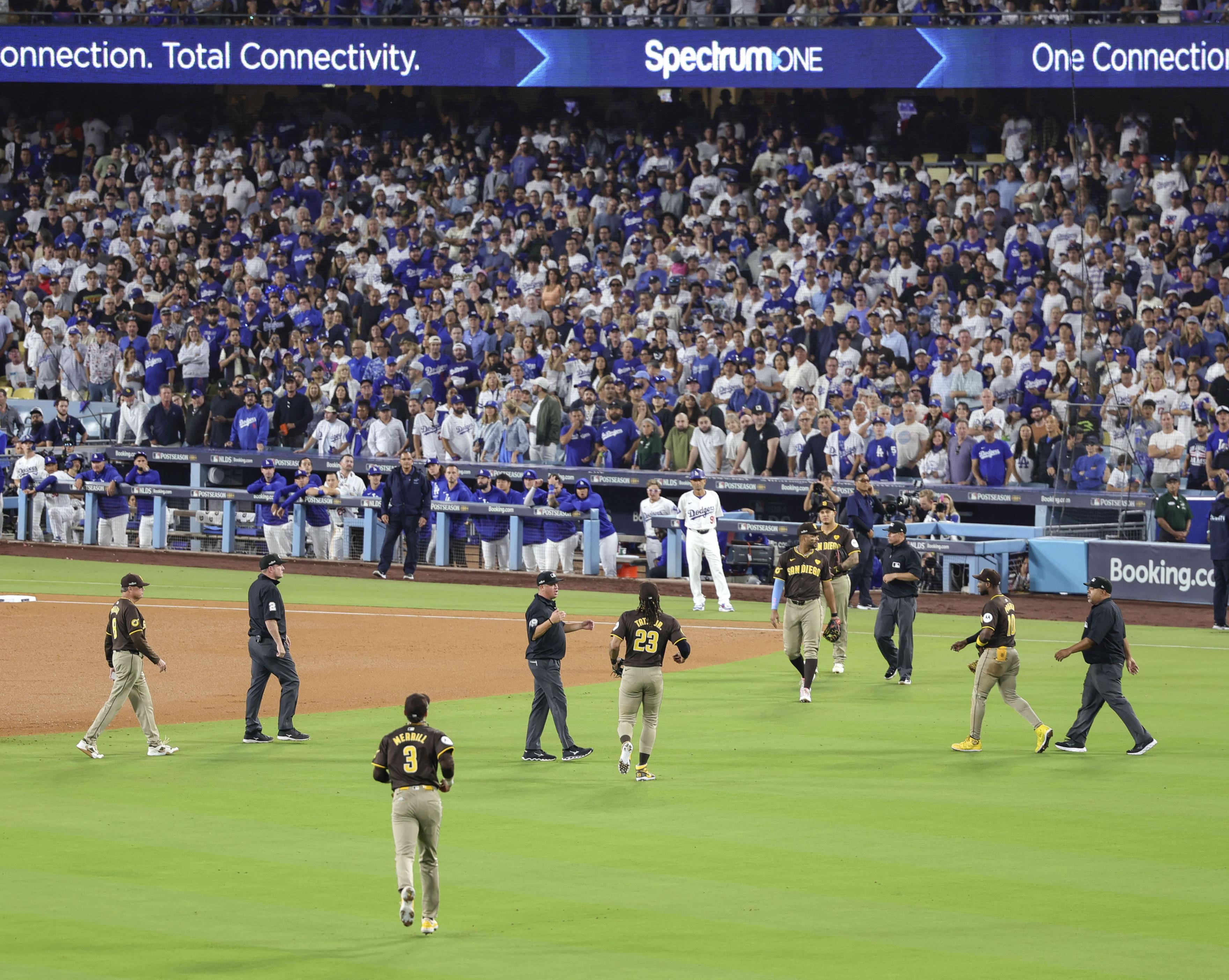 第2戦　７回の中断 米大リーグ地区シリーズ