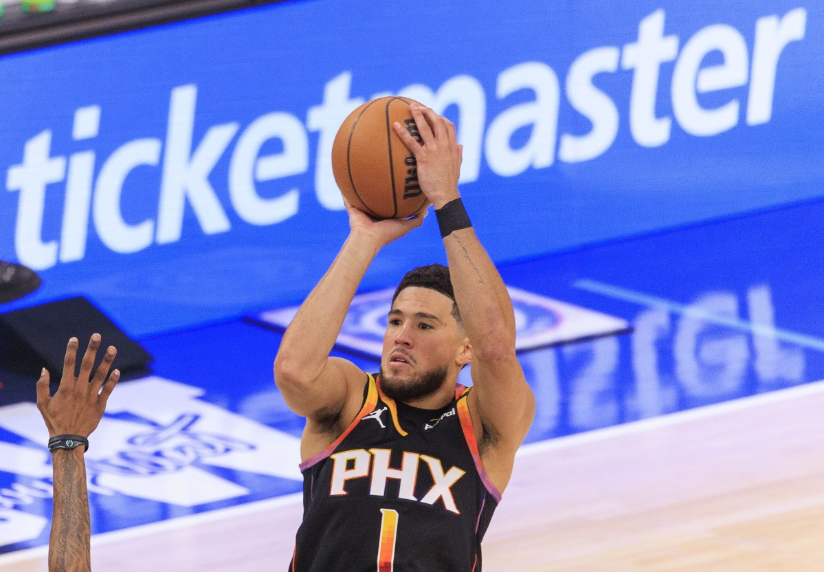 October 31, 2024, Inglewood, California, USA: Devin Booker #1 of the Phoenix Suns puts up a shot during their regular season NBA game against the Phoenix Suns on Thursday October 31, 2024 at Intuit Dome Arena in Inglewood, California. JAVIER ROJAS/PI (Credit Image: Ac PI via ZUMA Press Wire)、クレジット：cＪａｖｉｅｒ　Ｒｏｊａｓ／ＰＩ　ｖｉａ　ＺＵＭＡ　Ｐｒｅｓｓ　Ｗｉｒｅ／共同通信イメージズ 「ＺＵＭＡ　Ｐｒｅｓｓ」