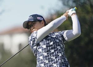 第１ラウンド、１番でティーショットを放つ畑岡奈紗。５アンダーで５位＝ティブロンＧＣ（共同）