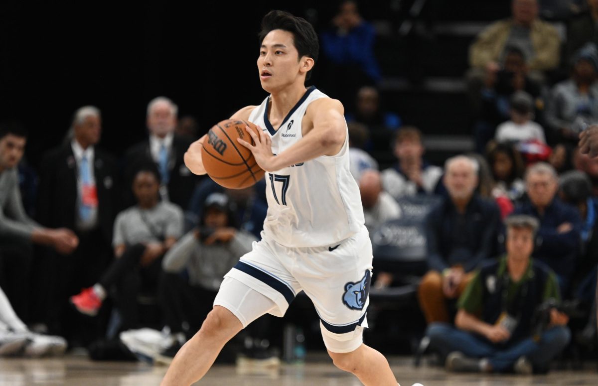 トレイルブレーザーズ戦でパスを出すグリズリーズの河村＝メンフィス（ＮＢＡＥ・ゲッティ＝共同）