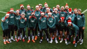 遠藤航も笑顔！リバプール「豪華すぎて感動」な”クリスマスショット”公開