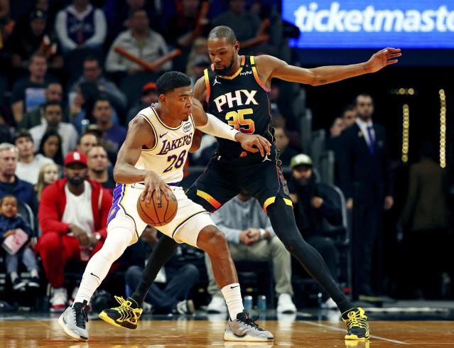 攻め込む八村 米プロバスケＮＢＡ