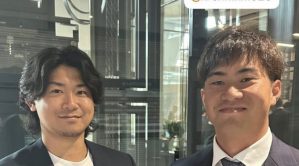 「並べて見ると似てる」今永と桐敷が初対面　笑顔のツーショット公開