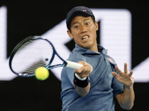 男子シングルス１回戦でチアゴ・モンテイロと対戦する錦織圭＝メルボルン（共同）