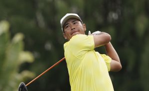 最終ラウンド、５番でティーショットを放つ松山英樹。通算１１アンダーで１６位＝ワイアラエＣＣ（共同）