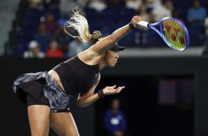 女子シングルス１回戦でプレーする大坂なおみ＝メルボルン（共同）