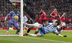January 19, 2025, Manchester: Manchester, England, 19th January 2025. Kaoru Mitoma of Brighton (C) scores his teams second goal during the Premier League match at Old Trafford, Manchester. (Credit Image: © Andrew Yates/CSM via ZUMA Press Wire)、クレジット：©Ａｎｄｒｅｗ　Ｙａｔｅｓ／ＣＳＭ　ｖｉａ　ＺＵＭＡ　Ｐｒｅｓｓ　Ｗｉｒｅ／共同通信イメージズ
