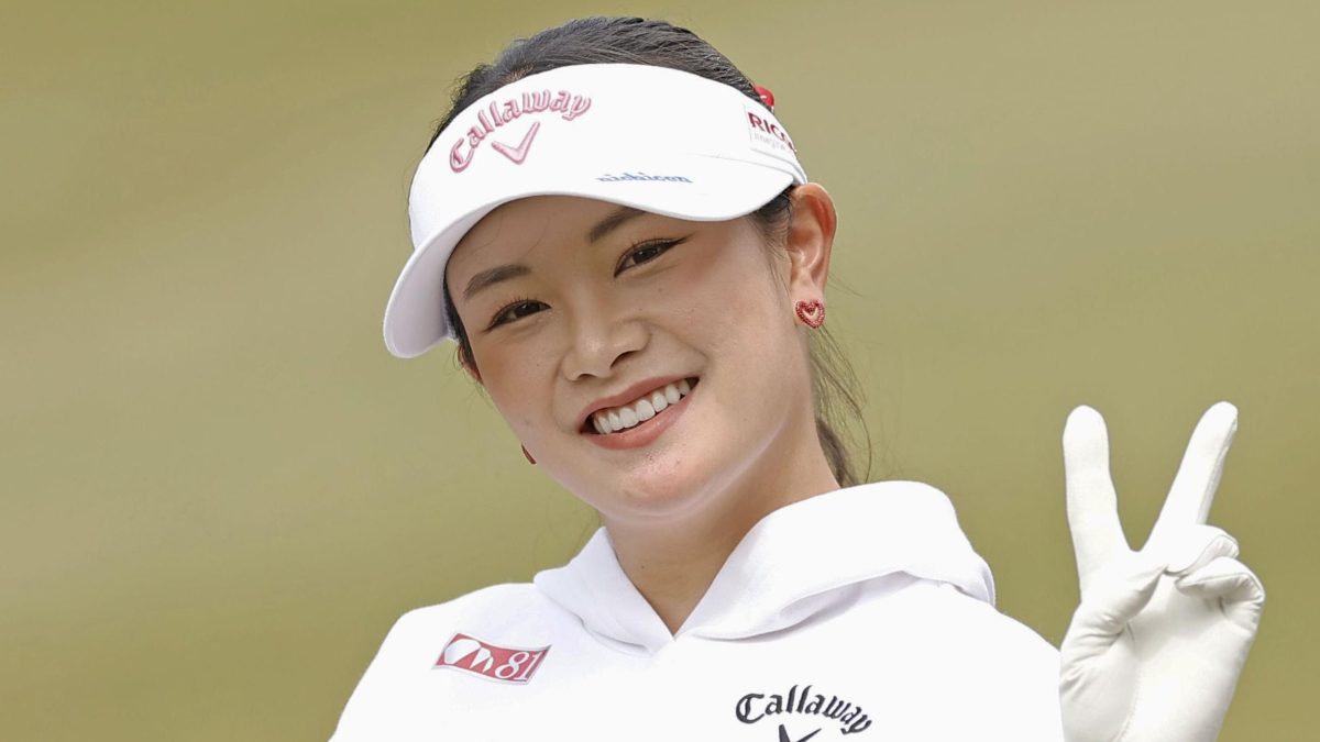 第１日、１８番で笑顔を見せる河本結。４アンダーで４位＝葛城ＧＣ