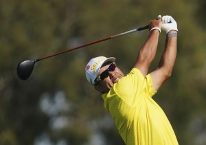 最終ラウンド、２番でティーショットを放つ松山英樹。通算４アンダーで１３位＝トーリーパインズＧＣ（共同）