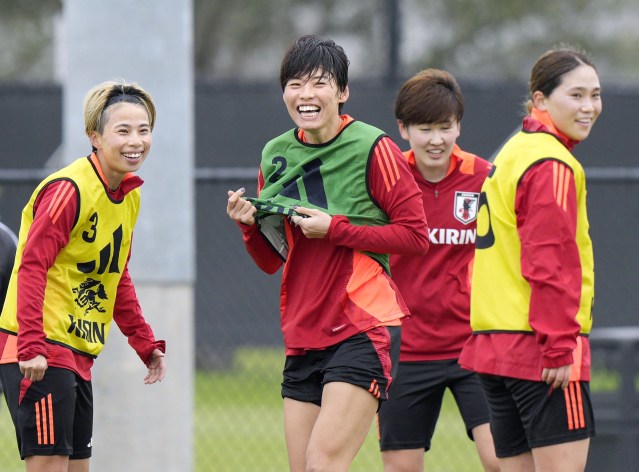 笑顔の熊谷ら なでしこ、２１日豪州戦