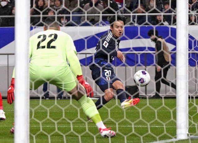 ゴールを決める久保 サッカーＷ杯最終予選