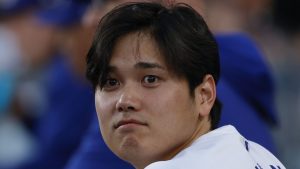 大谷翔平、防御もデコルテポーズ？ ファウルボールの直撃の瞬間にネットで笑い広がる