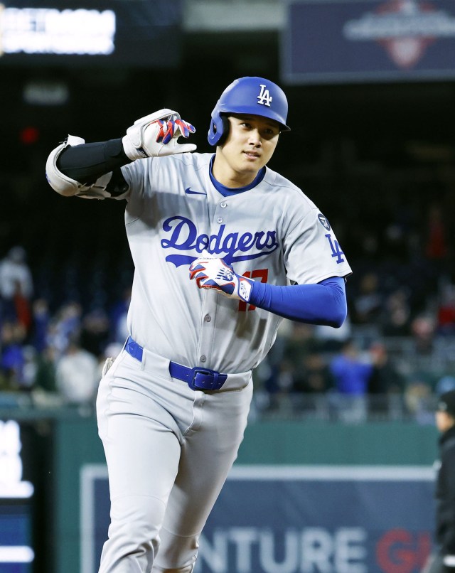 ４号２ランでポーズの大谷 米大リーグ・大谷