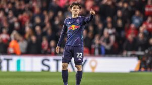April 8, 2025, Middlesbrough, North Yorkshire, United Kingdom: Ao Tanaka of Leeds United gives his team instructions during the Sky Bet Championship match Middlesbrough vs Leeds United at Riverside Stadium, Middlesbrough, United Kingdom, 8th April 2025. (Credit Image: Â© Alfie Cosgrove/News Images via ZUMA Press Wire)、クレジット：©Ａｌｆｉｅ　Ｃｏｓｇｒｏｖｅ／Ｎｅｗｓ　Ｉｍａｇｅｓ　ｖｉａ　ＺＵＭＡ　Ｐｒｅｓｓ　Ｗｉｒｅ／共同通信イメージズ
