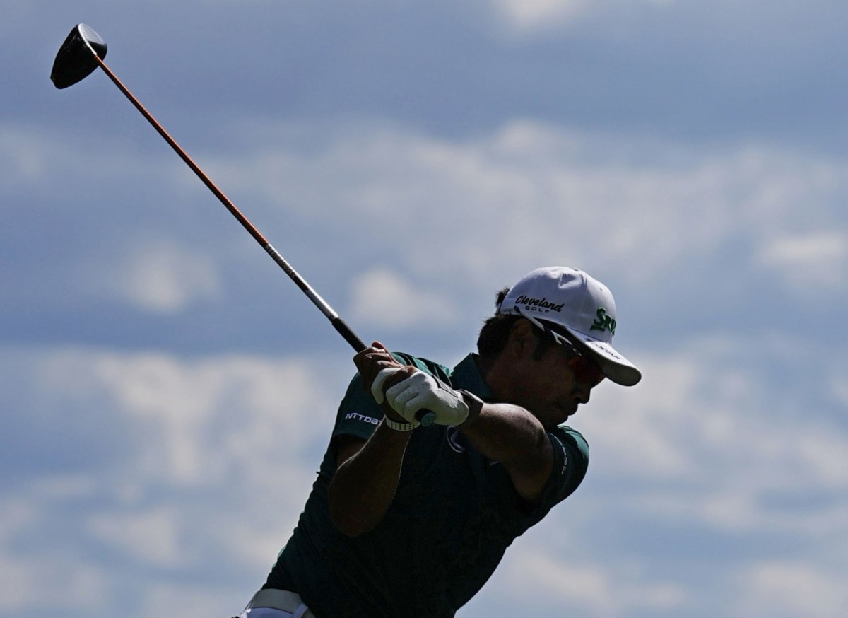 第３ラウンド、１１番でティーショットを放つ松山英樹。通算４オーバー＝オーガスタ・ナショナルＧＣ（共同）