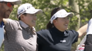 岩井姉妹が夢のペアリング実現！　米ツアーで輝く双子の共演に反響