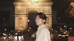 「次元が違う人になった」中村敬斗、写真集収録の私服ショットにファン歓喜