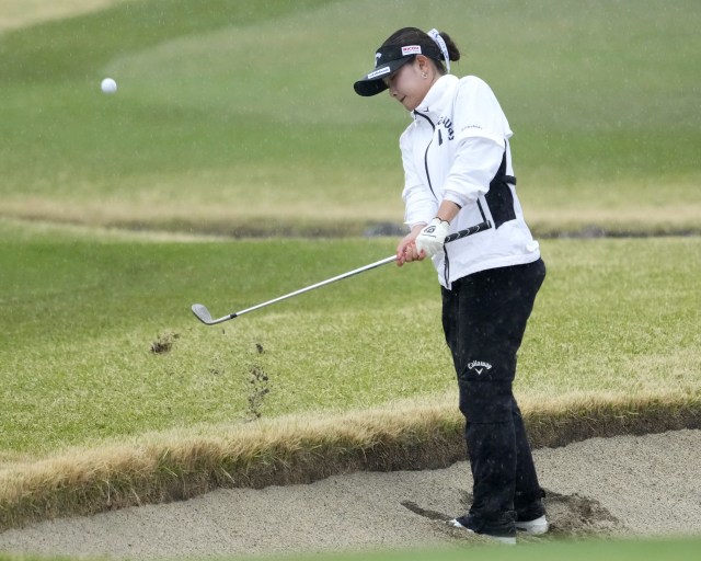 第３打を放つ河本結 富士・Ｓアリス女子最終日