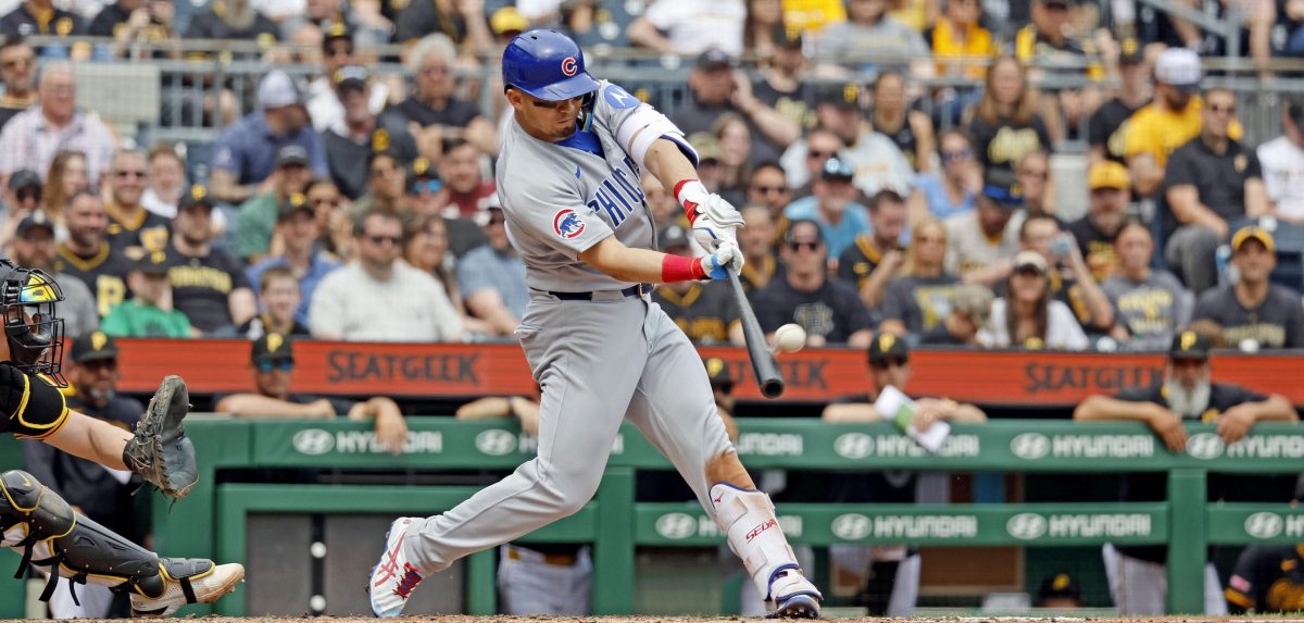 パイレーツ戦の７回、９号２ランを放つカブス・鈴木＝ピッツバーグ（ゲッティ＝共同）