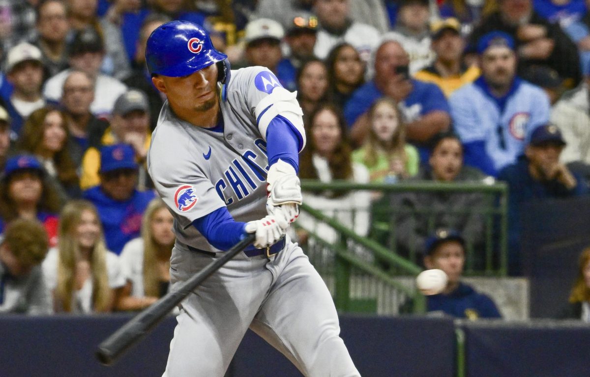 ブルワーズ戦の２回、適時打を放つカブス・鈴木＝ミルウォーキー（イマジンイメージズ・ロイター＝共同）