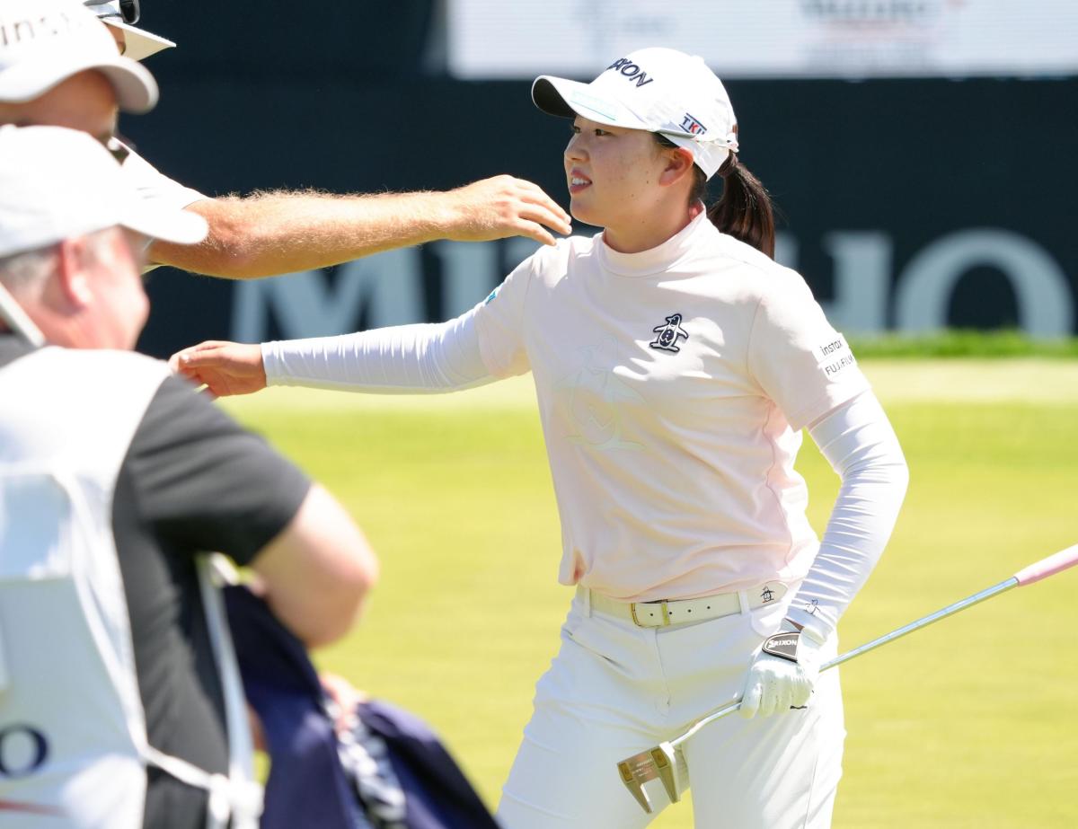 最終ラウンド、通算９アンダーでホールアウトする竹田麗央＝リバティーナショナルＧＣ（共同）