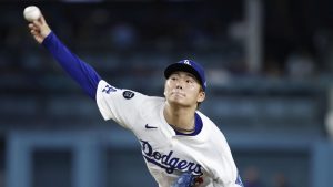 アスレチックス戦に先発し６回３失点で５勝目を挙げたドジャース・山本＝ロサンゼルス（共同）