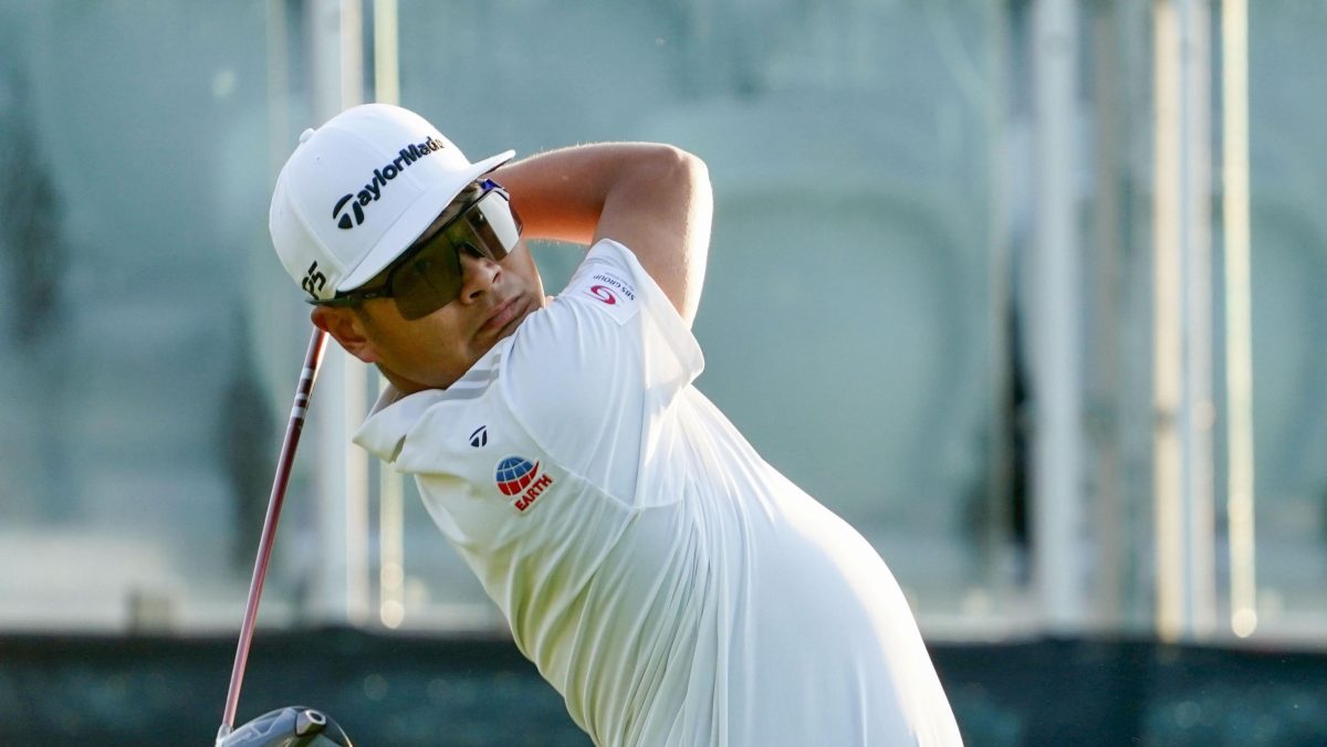 第１ラウンド、１番でティーショットを放つ久常涼＝クウェイルホロー・クラブ（共同）