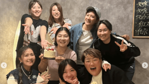 青木瀬令奈、“同級生会”でお祝い＆再会ショット「初代・黄金世代」「豪華メンバー」とファン歓喜