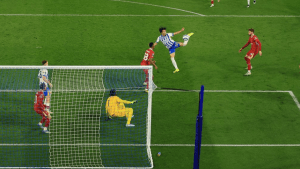 三笘薫の“ボレー弾”に称賛の声続々「どーなってんの！」「左足で決めてるのエグい」