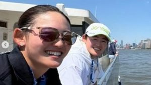 「無敵のツインズ」「笑顔が素敵」 岩井姉妹、笑顔でニューヨークを満喫する姿に反響