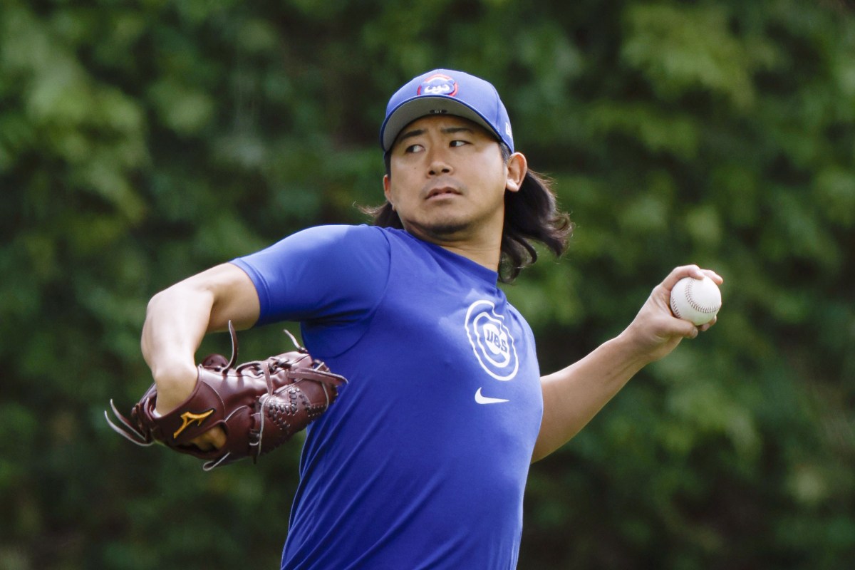 試合前、キャッチボールするカブス・今永＝シカゴ（共同）