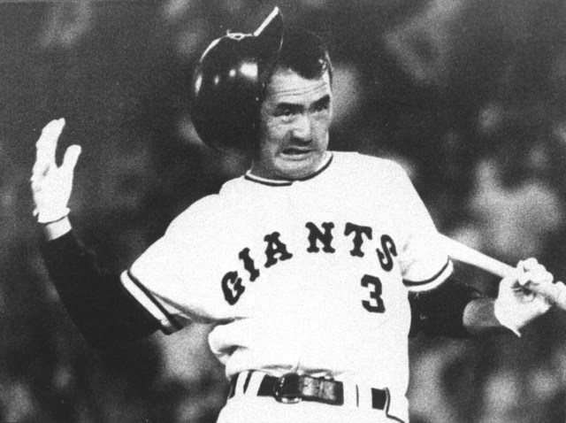 ヘルメット飛ぶ長嶋選手