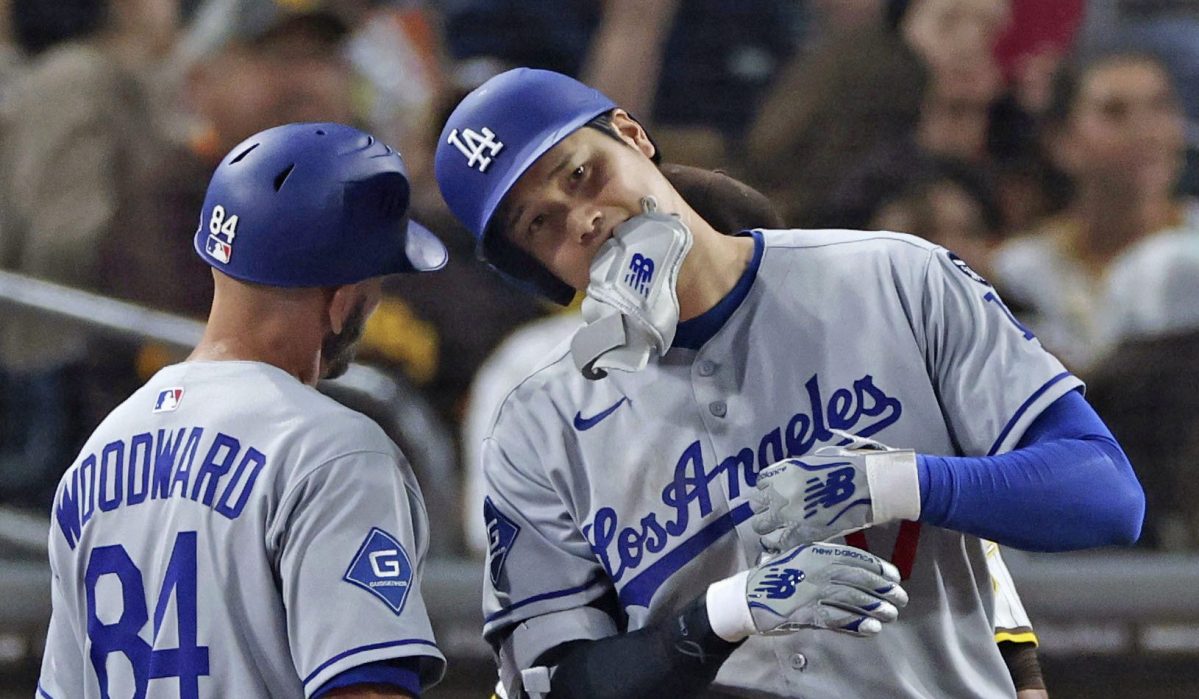 パドレス戦の５回、右前打を放ち出塁したドジャース・大谷＝サンディエゴ（共同）