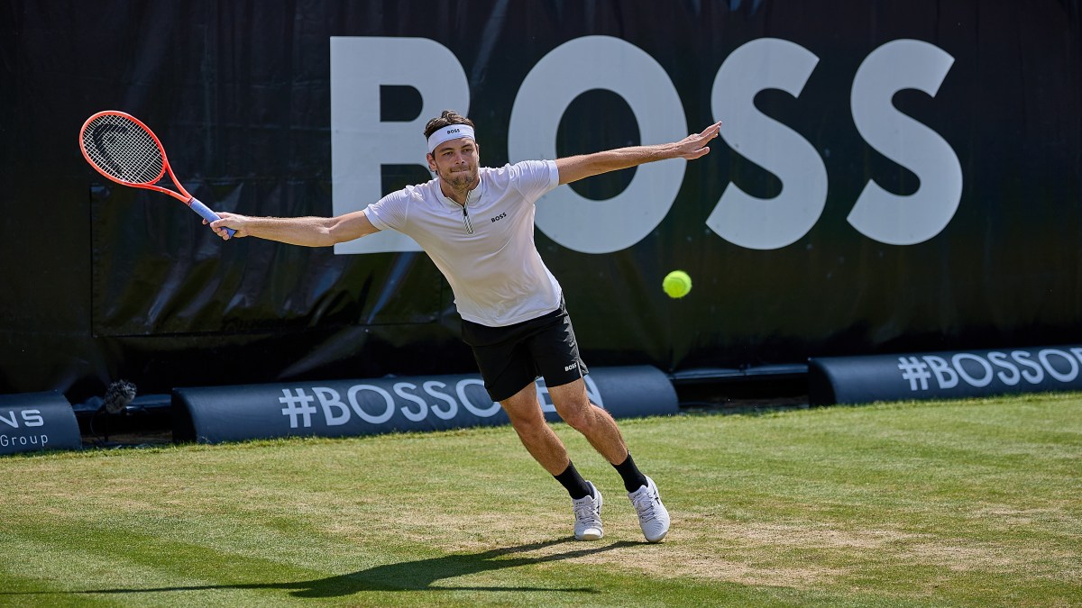 June 15, 2025, Stuttgart, Stuttgart, Germany: Taylor Fritz of United States returns with forehand to Alexander Zverev of Germany during the BOSS OPEN - ATP250,  Mens Tennis in Stuttgart, 15.6.2025, Stuttgart (TC Weissenhof e.V.), Germany, Foto: Mathias Schulz (Credit Image: Â© Mathias Schulz/ZUMA Press Wire)、クレジット：©Ｍａｔｈｉａｓ　Ｓｃｈｕｌｚ／ＺＵＭＡ　Ｐｒｅｓｓ　Ｗｉｒｅ／共同通信イメージズ
