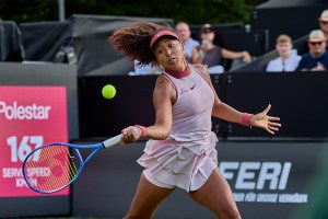 June 24, 2025, Bad Homburg, Hessen, Germany: Naomi Osaka of Japan returns with forehand to Emma Navarro of United States during the BAD HOMBURG OPEN presented by SOLARWATTT- WTA500 - Womens Tennis, 24.6.2025 in Bad Homburg (Tennis-Club Bad Homburg), Germany - Photo: Mathias Schulz (Credit Image: Â© Mathias Schulz/ZUMA Press Wire)、クレジット：©Ｍａｔｈｉａｓ　Ｓｃｈｕｌｚ／ＺＵＭＡ　Ｐｒｅｓｓ　Ｗｉｒｅ／共同通信イメージズ
