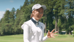 「ファンの子に手袋をプレゼント…のはずが!?」　都玲華、“天然全開”の神ファンサに絶賛の声